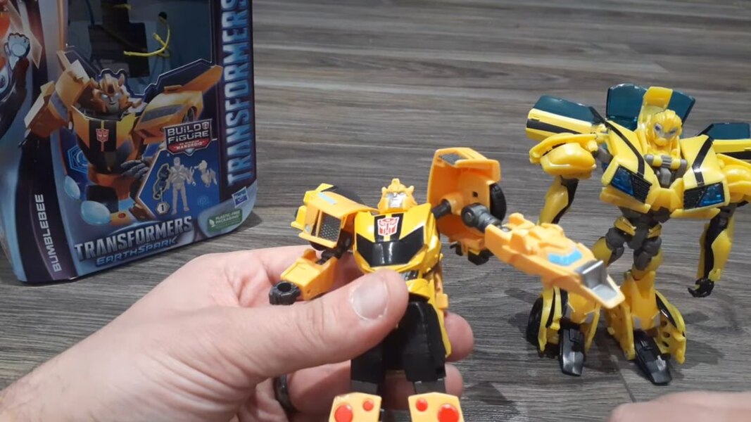 In Hand Image Of Transformers Earthspark Bumblebee Deluxe Class  (3 of 14)